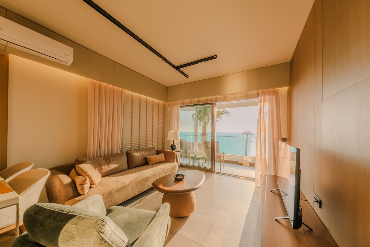 Luxury suite with panoramic sea views in Alanya