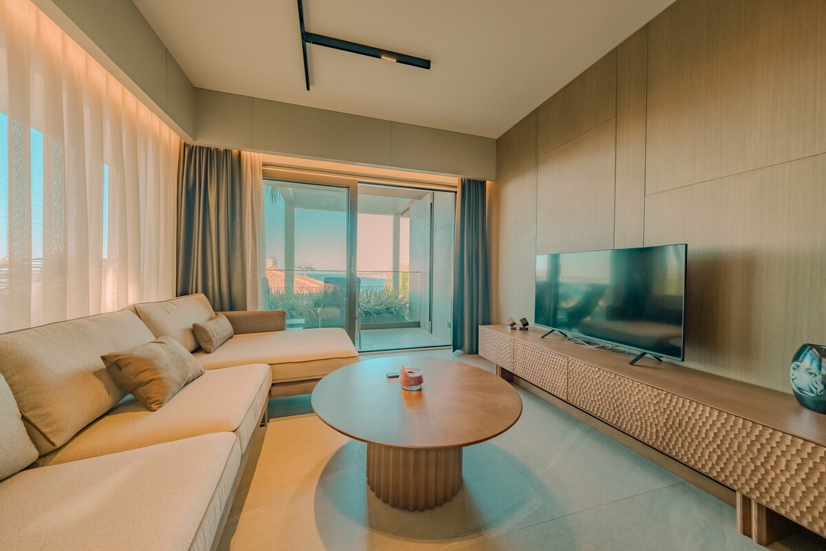 A quiet luxury escape above Cleopatra Beach