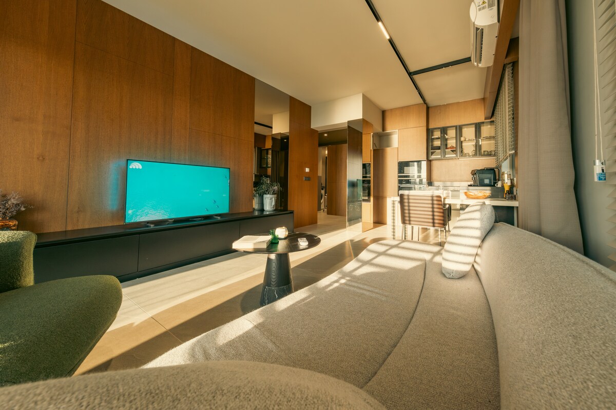 Sea-view apartment on the castle hillside