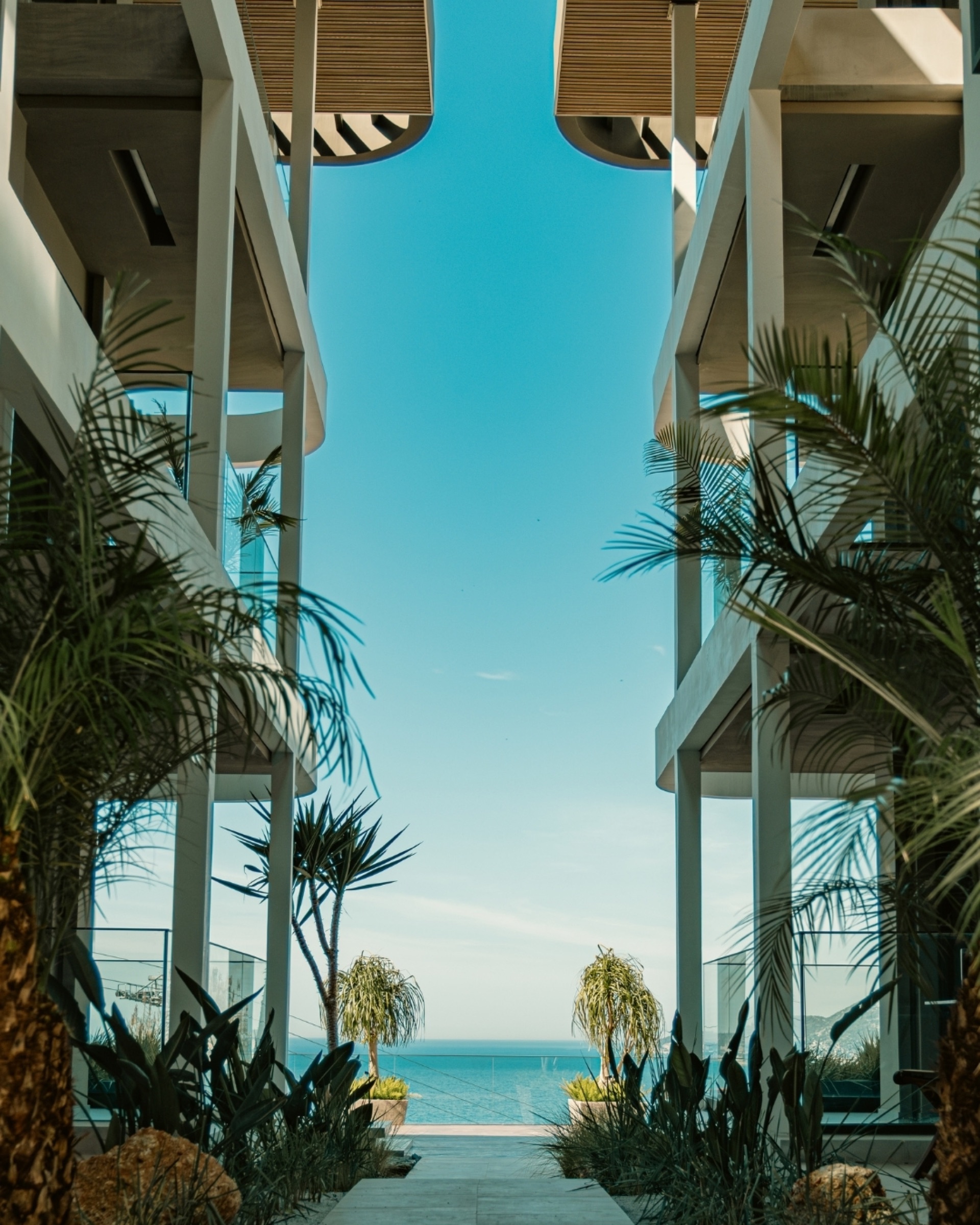 A passage to the sea
